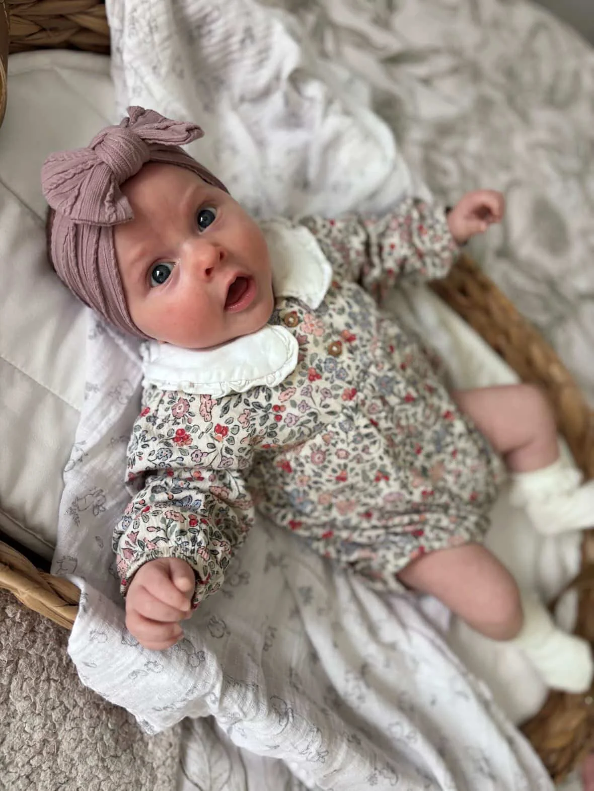 Mauve Smaller Bow Cable Knit Headband - Image 3