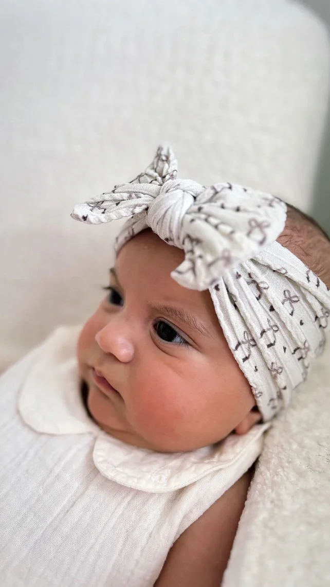 Neutral Bow Pattern Smaller Bow Cable Knit Headband - Image 3