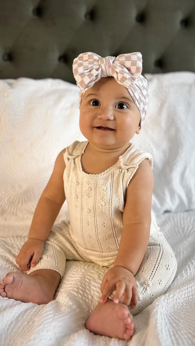Neutral Checkered Pattern Larger Bow Cable Knit Headband - Image 6