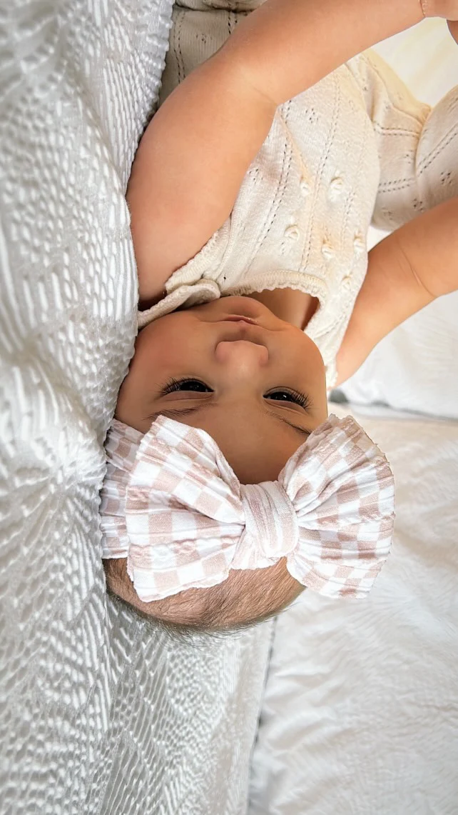 Neutral Checkered Pattern Larger Bow Cable Knit Headband - Image 7