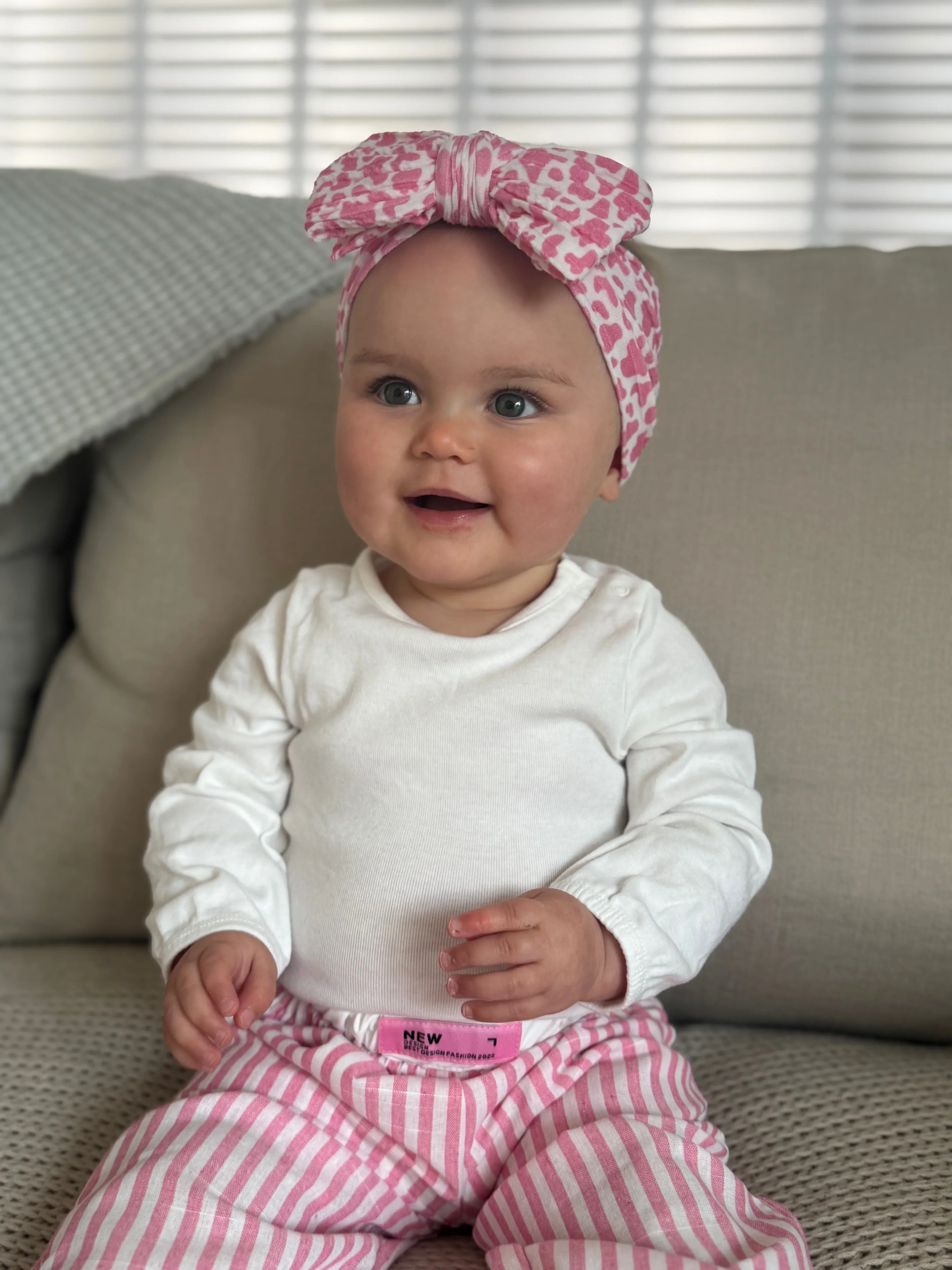 Pink Cow Pattern Larger Bow Cable Knit Headband - Image 4
